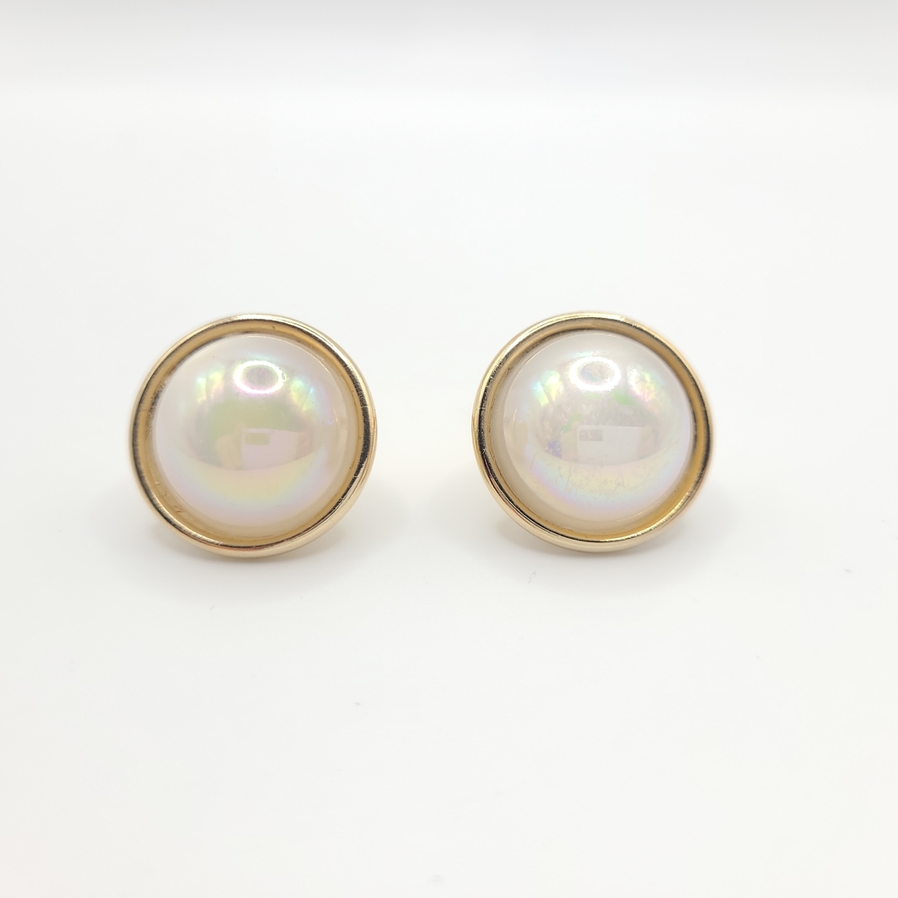 Vintage Signed Lisner Faux Pearl Opalescent Clip On Earrings Gold Tone